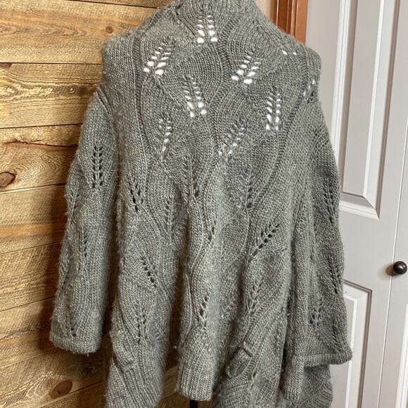 Hanii Y Gray Wool crocheted asymmetrical wrap sweater size large - Picture 5 of 9